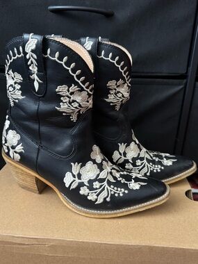 Mi.iM Black Western Ankle Boots with Cream Floral Embroidery